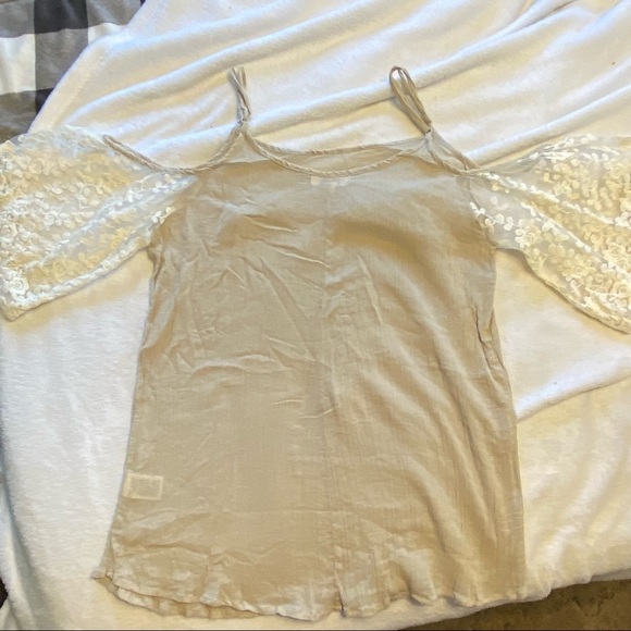 Umgee cold shoulder top - Picture 2 of 4